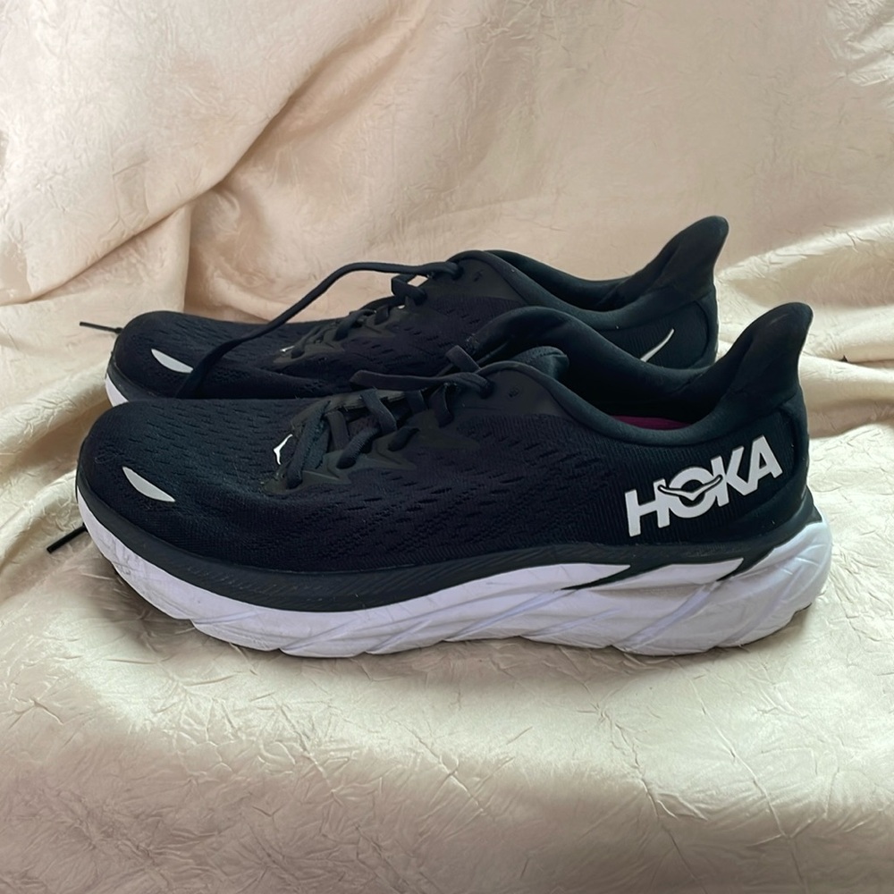 Hoka Clifton 8 size 10.5B Black running shoes, authentic